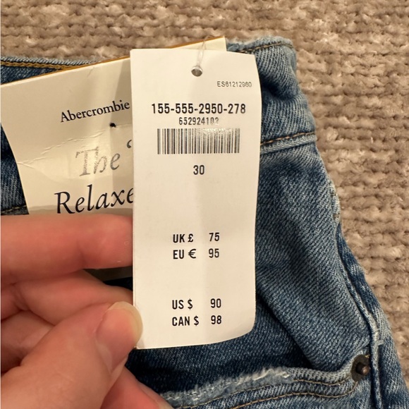 Abercrombie The 90’s High Rise Relaxed Leg Jean NWT - Picture 8 of 9